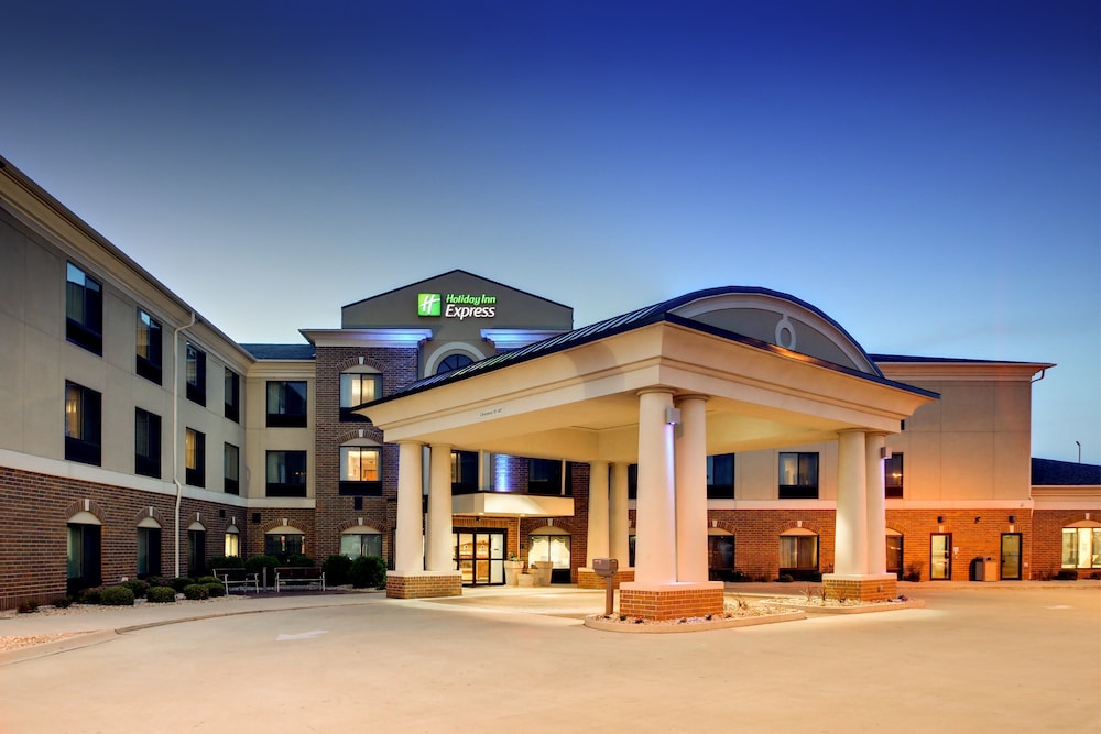 holiday inn express hotel and suites peru lasalle area