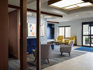 holiday inn express hotel and suites peru lasalle area