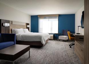 holiday inn express hotel and suites peru lasalle area