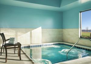 holiday inn express hotel and suites peru lasalle area