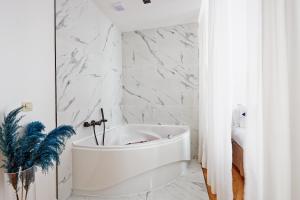 Hotel Les Ecrins,Sainte-Catherine>>Brussels,3 star