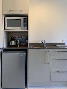 salerno motel apartments