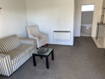 salerno motel apartments