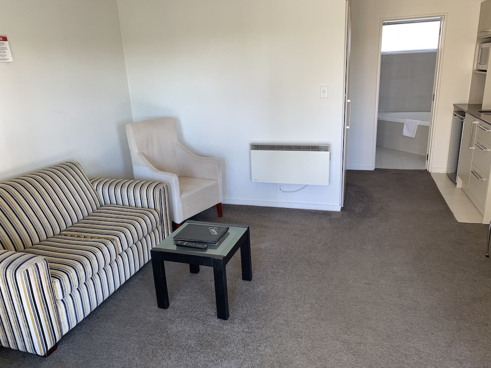 salerno motel apartments