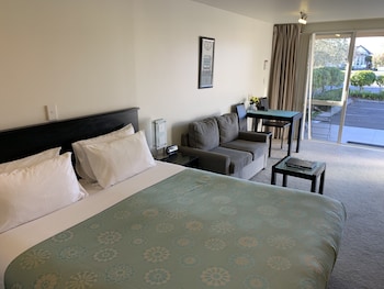 salerno motel apartments