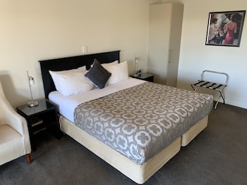 salerno motel apartments