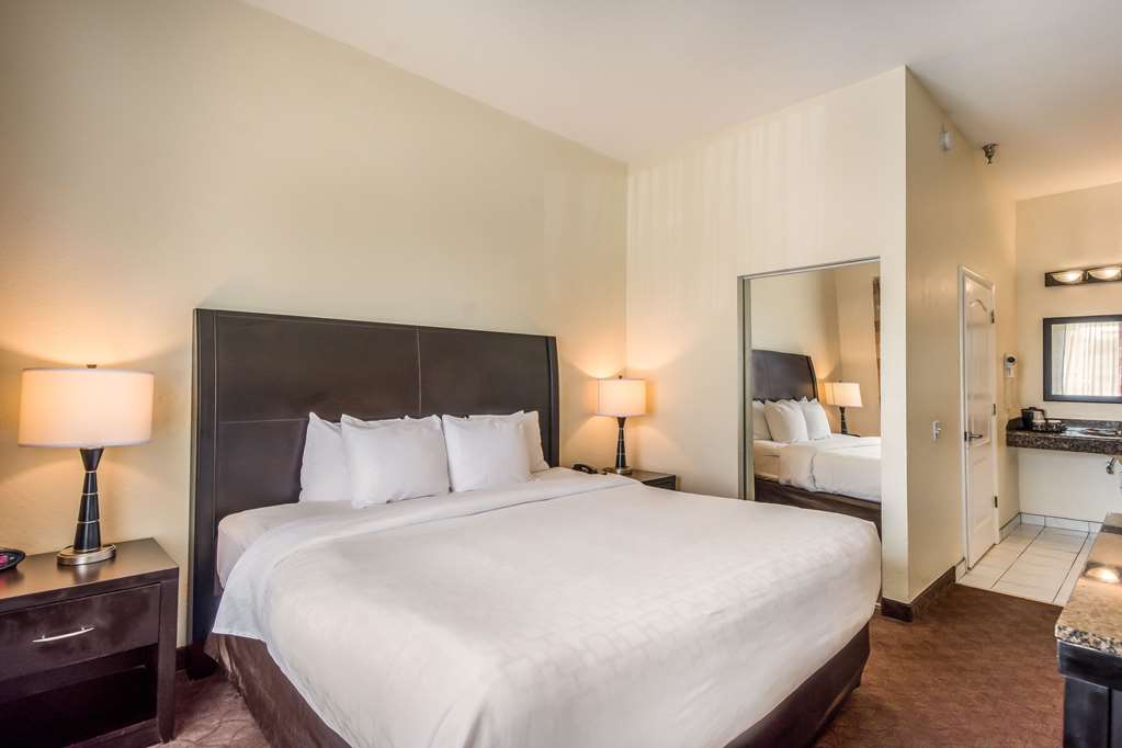 clarion inn and suites central clearwater beach