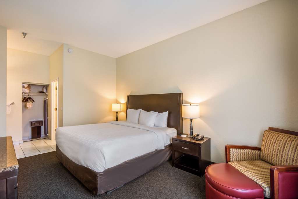 clarion inn and suites central clearwater beach