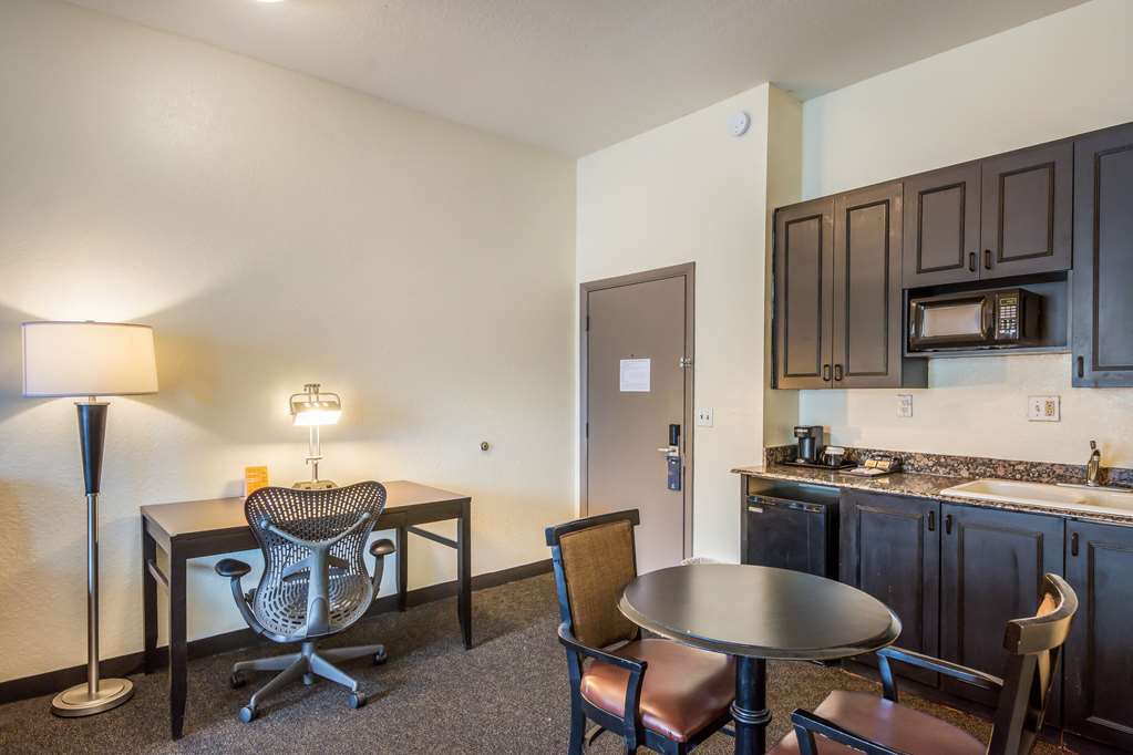 clarion inn and suites central clearwater beach