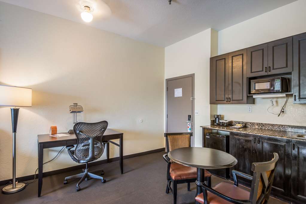 clarion inn and suites central clearwater beach