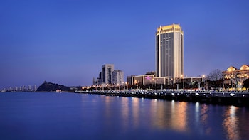 Crowne Plaza Zhenjiang By Ihg,Zhenjiang>>Nanjing,4 star