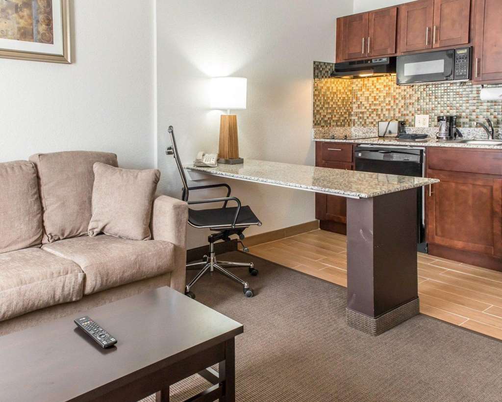mainstay suites pittsburgh airport