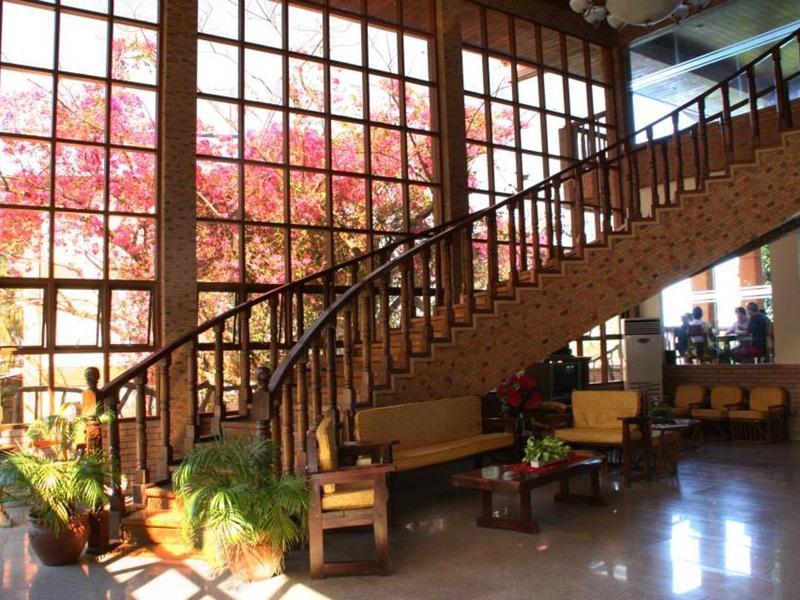 Tamaraw Beach Resort,Mindoro>>Maricaban Island,3 star