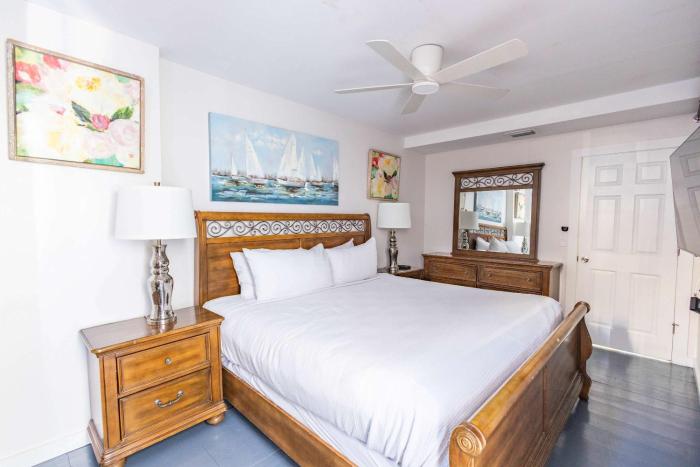commodores cove