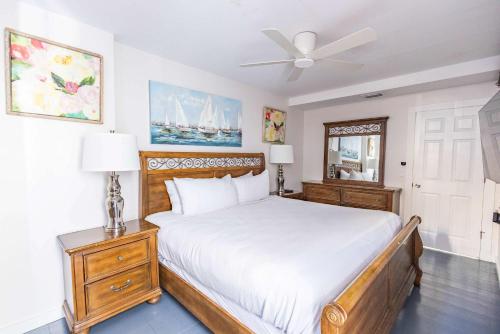 commodores cove