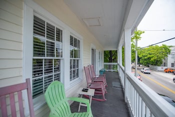 commodore compound