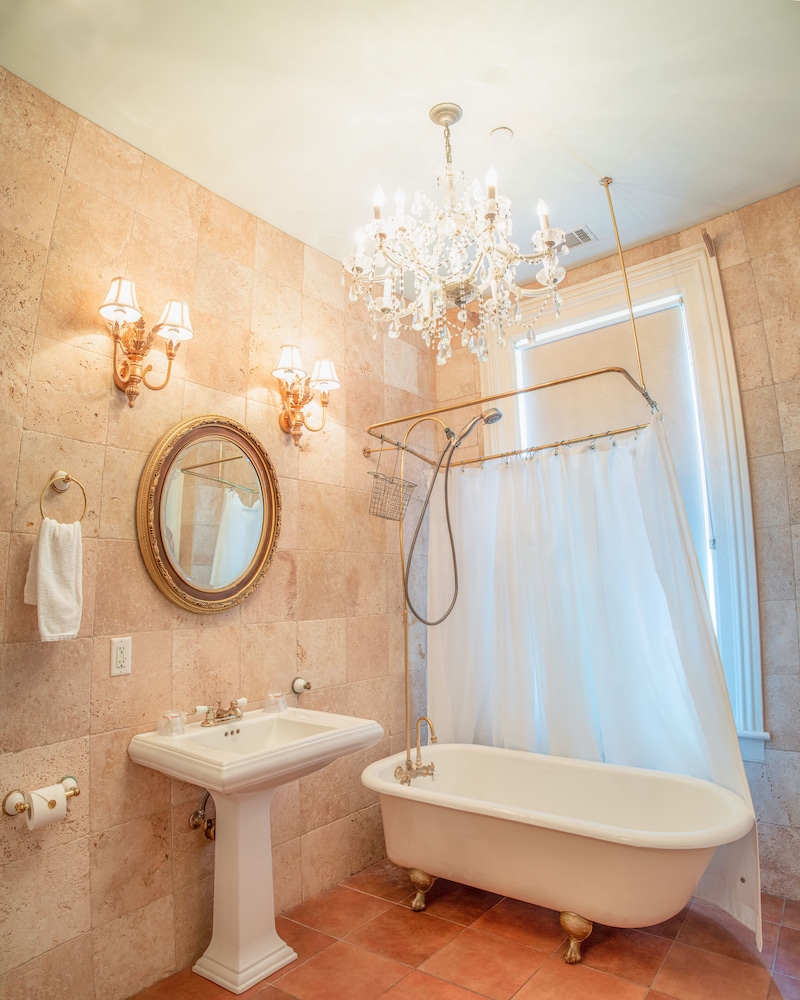 justine inn savannah