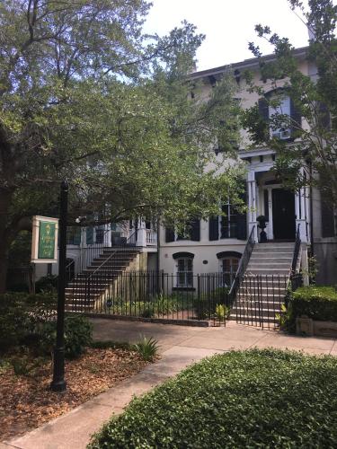 justine inn savannah