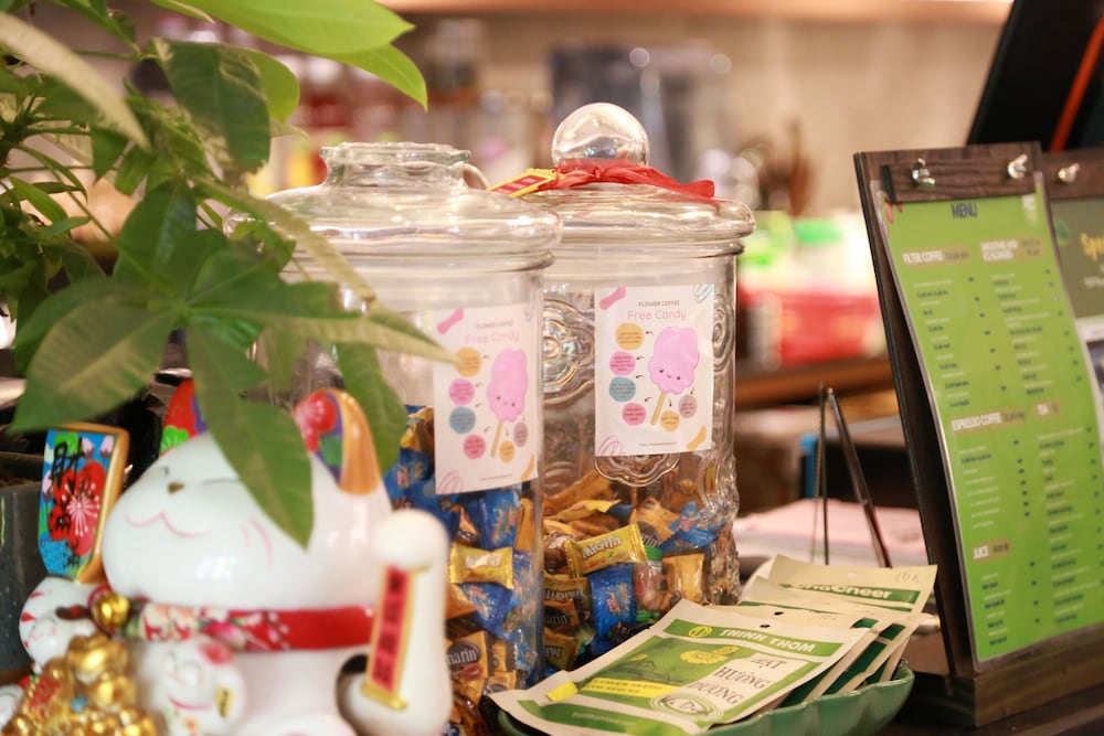 flower beachstay and coffee