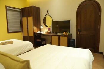 flower beachstay and coffee