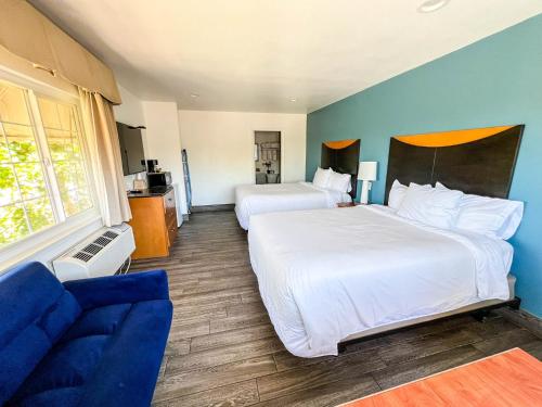 town and country inn