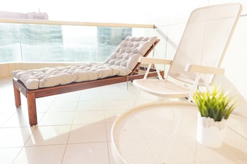 modern studio at royal oceanic jbr by deluxe holiday homes