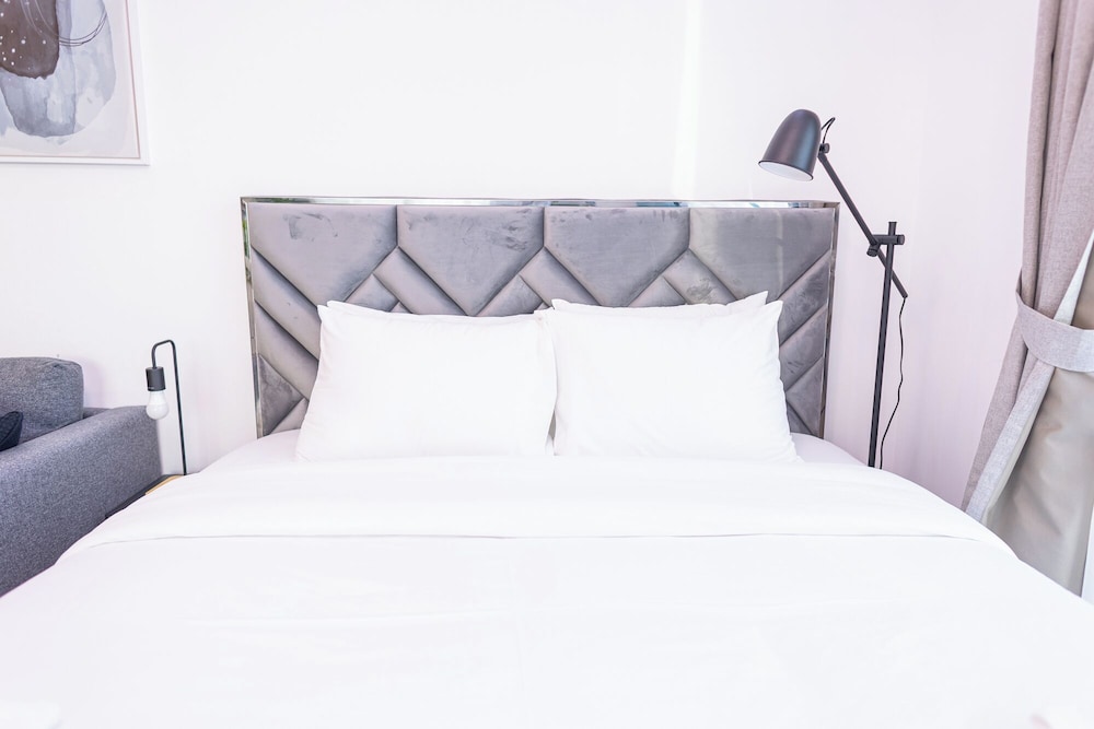 modern studio at royal oceanic jbr by deluxe holiday homes