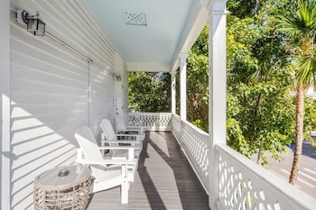 Banana's Foster Guesthouse,,2 star