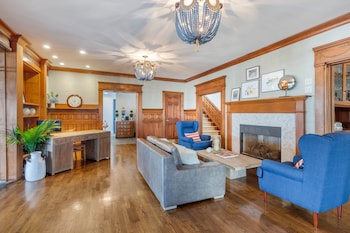 The Shore House,Narragansett Pier>>Narragansett,3 star