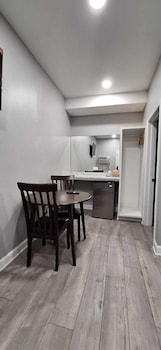 Rainbow Motel,,2 star