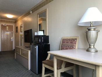 brentwood inn and garden