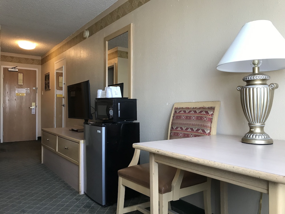 brentwood inn and garden
