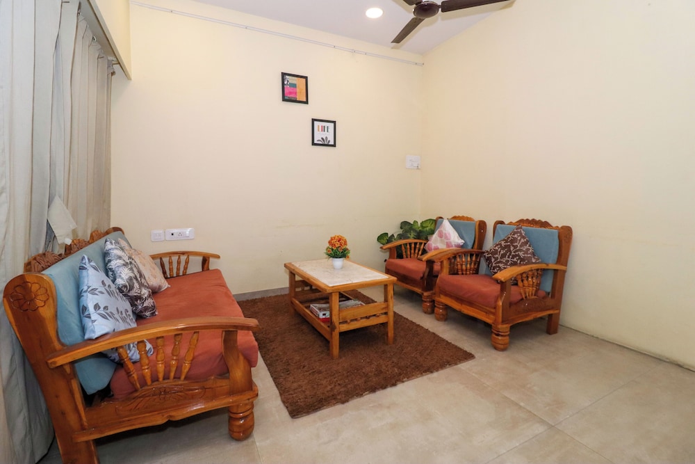pinaki comfort stay vile parle near airport