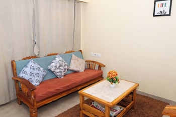 pinaki comfort stay vile parle near airport