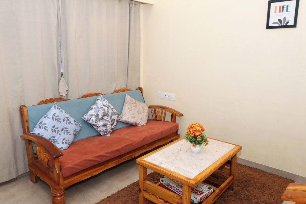 pinaki comfort stay vile parle near airport