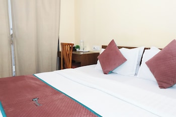pinaki comfort stay vile parle near airport