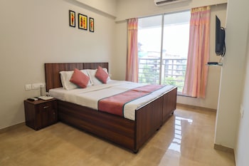 pinaki comfort stay vile parle near airport