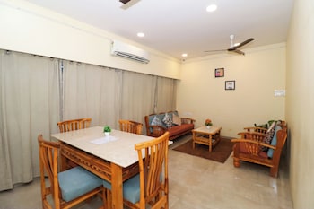 pinaki comfort stay vile parle near airport