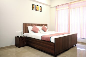 pinaki comfort stay vile parle near airport