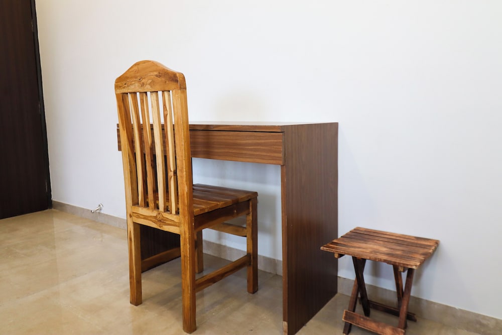 pinaki comfort stay vile parle near airport