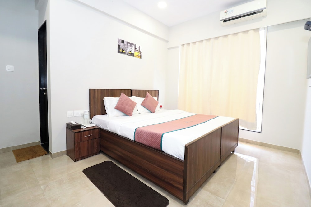 pinaki comfort stay vile parle near airport