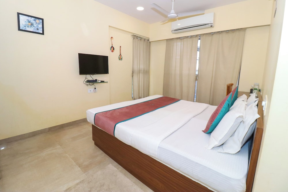 pinaki comfort stay vile parle near airport