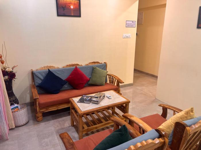 pinaki comfort stay vile parle near airport