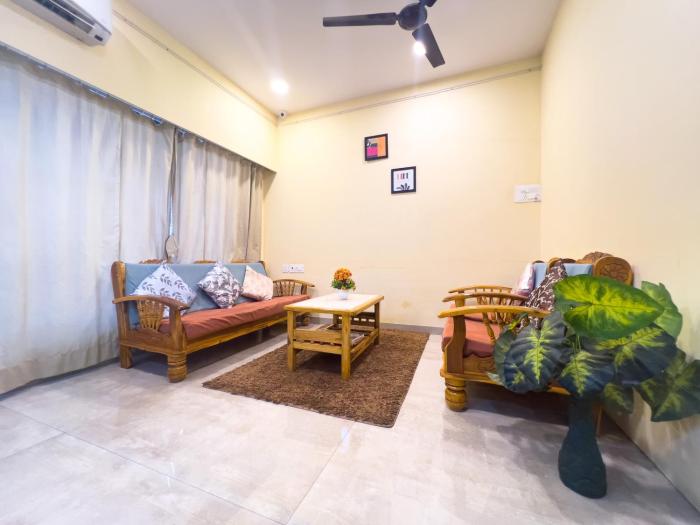 pinaki comfort stay vile parle near airport