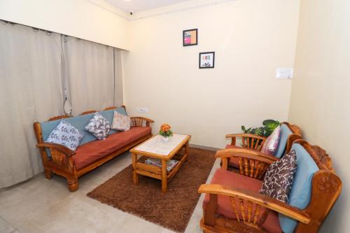 pinaki comfort stay vile parle near airport