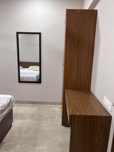 pinaki comfort stay vile parle near airport
