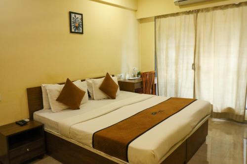 pinaki comfort stay vile parle near airport