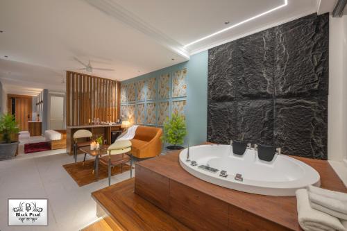 the blackpearl hillcrest