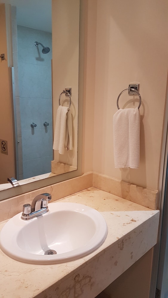 hotel and suites nader