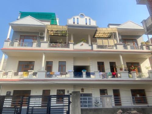 negi lodge chandigarh
